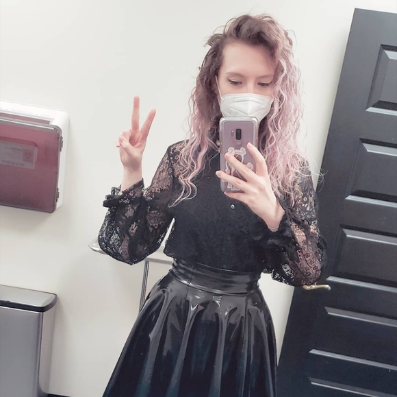 Meet your Posher, Kristin - Picture 1 of 1